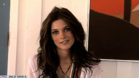 AshleyGreene_dot_nl-AchterdeSchermen2010WomansHealthShoot00006.jpg