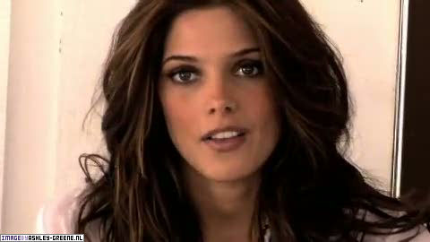 AshleyGreene_dot_nl-AchterdeSchermen2010WomansHealthShoot00012.jpg