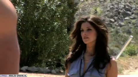 AshleyGreene_dot_nl-AchterdeSchermen2010WomansHealthShoot00015.jpg