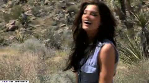 AshleyGreene_dot_nl-AchterdeSchermen2010WomansHealthShoot00018.jpg