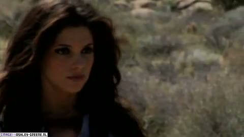 AshleyGreene_dot_nl-AchterdeSchermen2010WomansHealthShoot00020.jpg