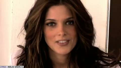 AshleyGreene_dot_nl-AchterdeSchermen2010WomansHealthShoot00021.jpg
