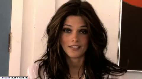 AshleyGreene_dot_nl-AchterdeSchermen2010WomansHealthShoot00027.jpg