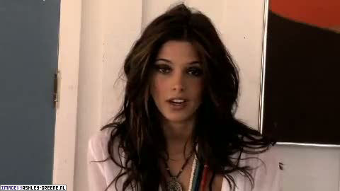 AshleyGreene_dot_nl-AchterdeSchermen2010WomansHealthShoot00032.jpg