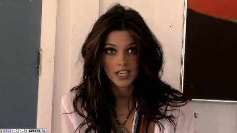 AshleyGreene_dot_nl-AchterdeSchermen2010WomansHealthShoot00033.jpg