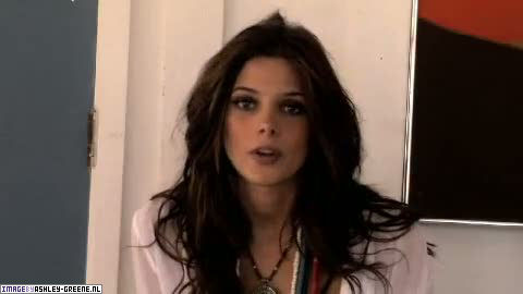 AshleyGreene_dot_nl-AchterdeSchermen2010WomansHealthShoot00043.jpg