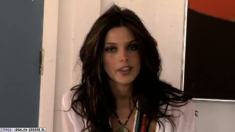 AshleyGreene_dot_nl-AchterdeSchermen2010WomansHealthShoot00044.jpg