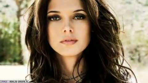 AshleyGreene_dot_nl-AchterdeSchermen2010WomansHealthShoot00046.jpg
