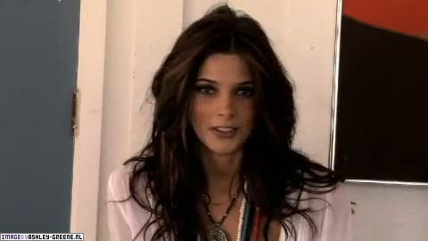AshleyGreene_dot_nl-AchterdeSchermen2010WomansHealthShoot00049.jpg