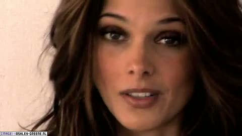 AshleyGreene_dot_nl-AchterdeSchermen2010WomansHealthShoot00105.jpg