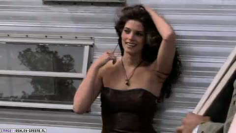 AshleyGreene_dot_nl-AchterdeSchermen2010WomansHealthShoot00118.jpg