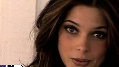 AshleyGreene_dot_nl-AchterdeSchermen2010WomansHealthShoot00120.jpg