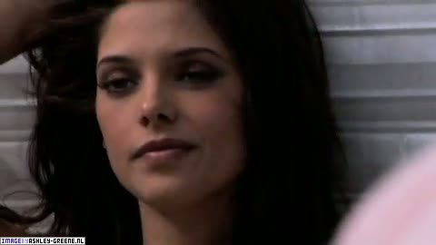 AshleyGreene_dot_nl-AchterdeSchermen2010WomansHealthShoot00137.jpg
