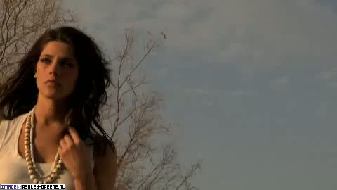 AshleyGreene_dot_nl-AchterdeSchermen2010WomansHealthShoot00149.jpg
