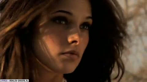 AshleyGreene_dot_nl-AchterdeSchermen2010WomansHealthShoot00152.jpg