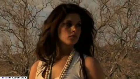 AshleyGreene_dot_nl-AchterdeSchermen2010WomansHealthShoot00156.jpg