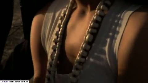 AshleyGreene_dot_nl-AchterdeSchermen2010WomansHealthShoot00157.jpg