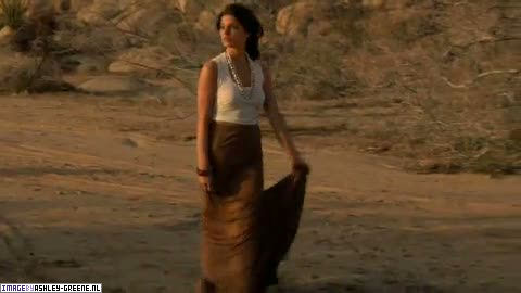AshleyGreene_dot_nl-AchterdeSchermen2010WomansHealthShoot00158.jpg