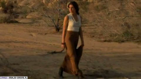 AshleyGreene_dot_nl-AchterdeSchermen2010WomansHealthShoot00159.jpg