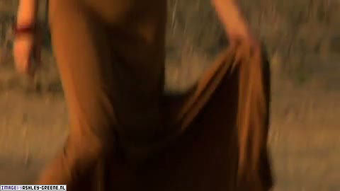 AshleyGreene_dot_nl-AchterdeSchermen2010WomansHealthShoot00160.jpg