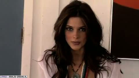 AshleyGreene_dot_nl-AchterdeSchermen2010WomansHealthShoot00173.jpg