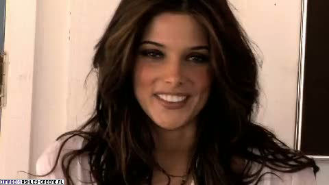 AshleyGreene_dot_nl-AchterdeSchermen2010WomansHealthShoot00177.jpg