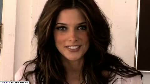 AshleyGreene_dot_nl-AchterdeSchermen2010WomansHealthShoot00178.jpg