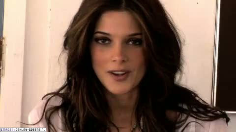AshleyGreene_dot_nl-AchterdeSchermen2010WomansHealthShoot00182.jpg