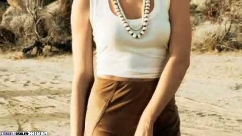 AshleyGreene_dot_nl-AchterdeSchermen2010WomansHealthShoot00190.jpg