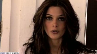 AshleyGreene_dot_nl-AchterdeSchermen2010WomansHealthShoot00078.jpg