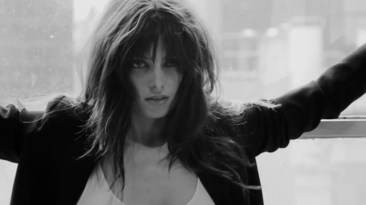 Ashley-Greene-dot-nl_BehindTheScenesDKNYJeans0006.jpg