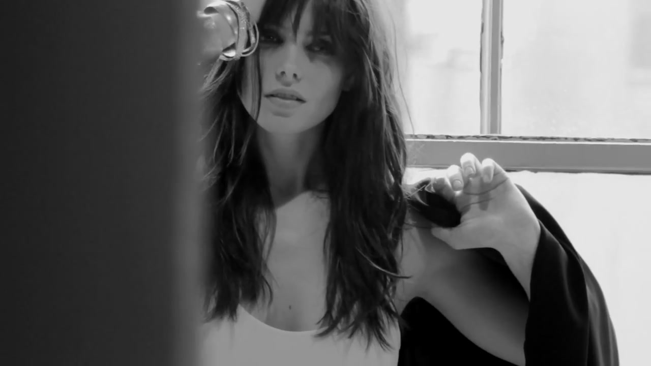 Ashley-Greene-dot-nl_BehindTheScenesDKNYJeans0010.jpg