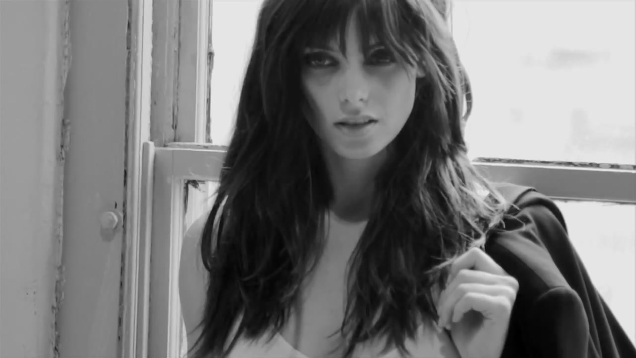 Ashley-Greene-dot-nl_BehindTheScenesDKNYJeans0016.jpg