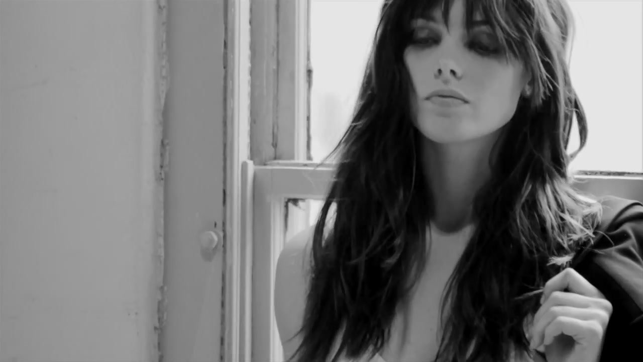Ashley-Greene-dot-nl_BehindTheScenesDKNYJeans0018.jpg