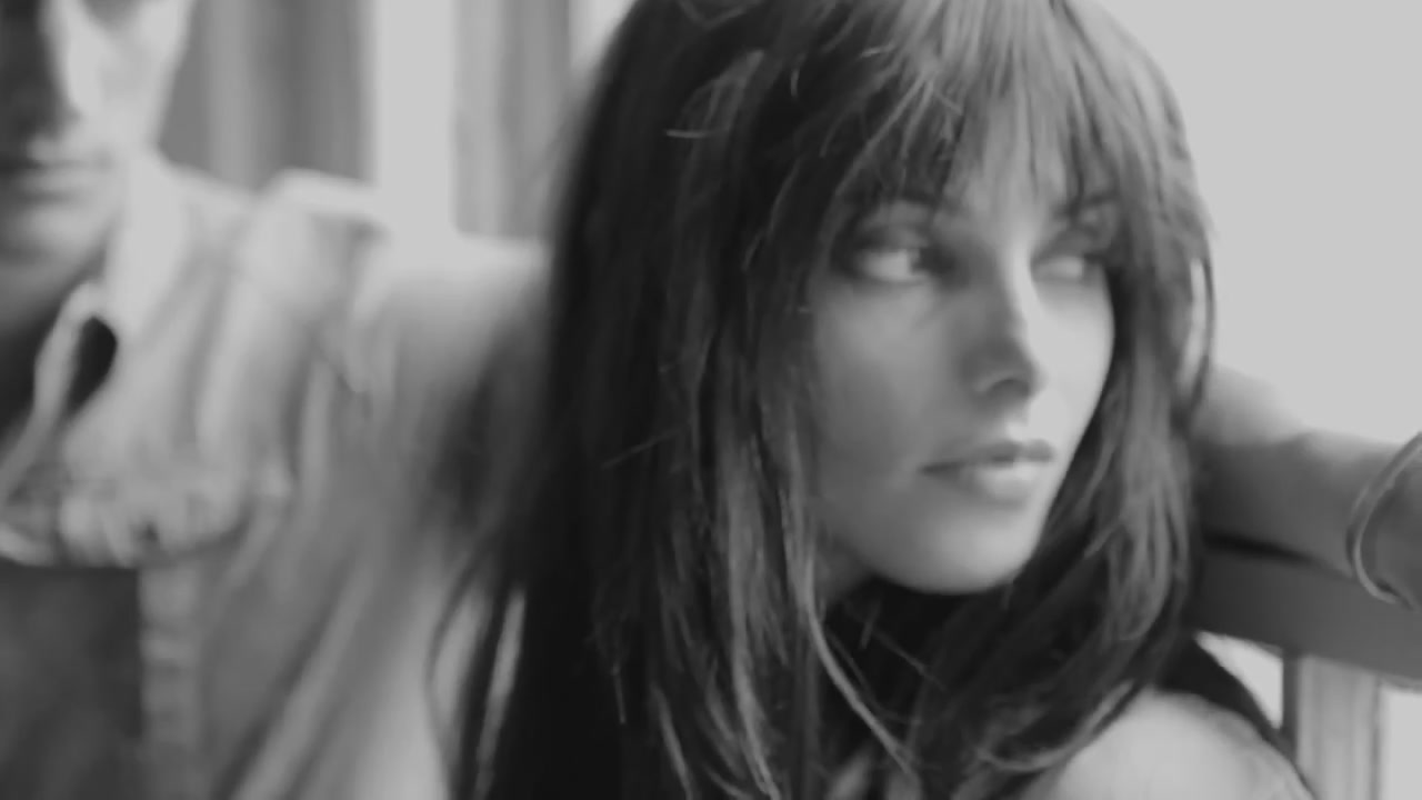 Ashley-Greene-dot-nl_BehindTheScenesDKNYJeans0023.jpg