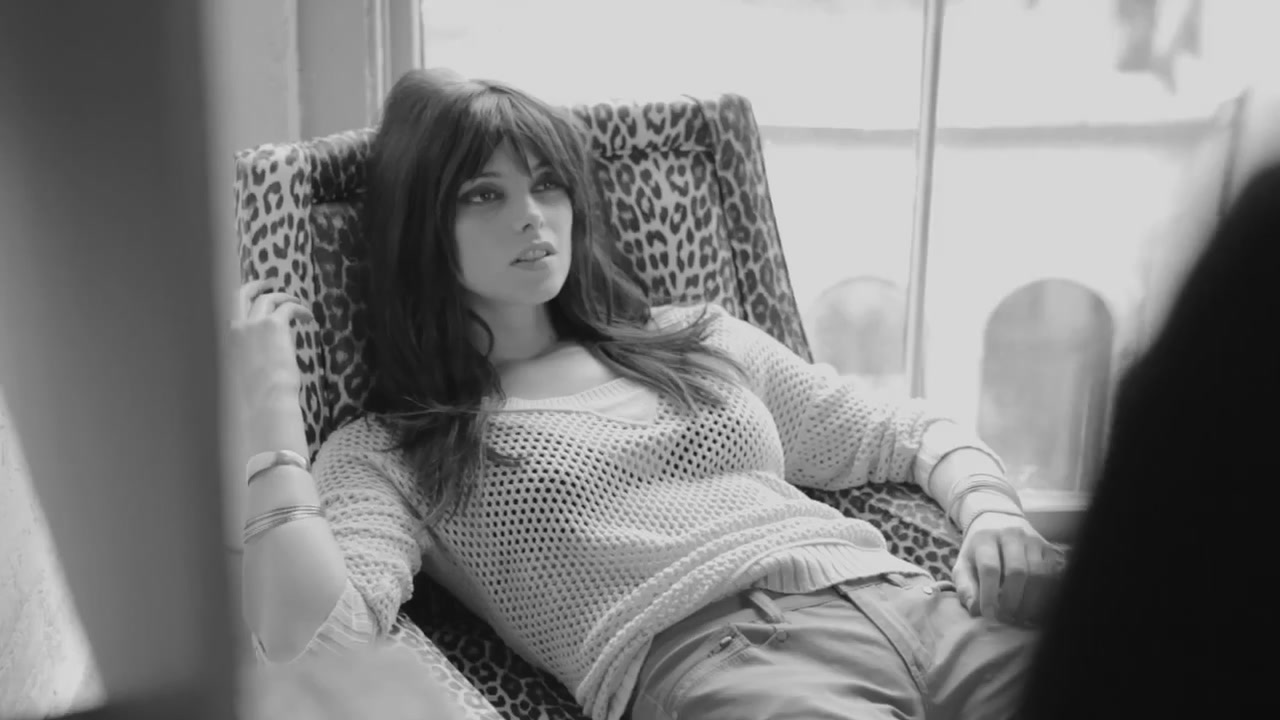 Ashley-Greene-dot-nl_BehindTheScenesDKNYJeans0050.jpg