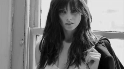 Ashley-Greene-dot-nl_BehindTheScenesDKNYJeans0016.jpg