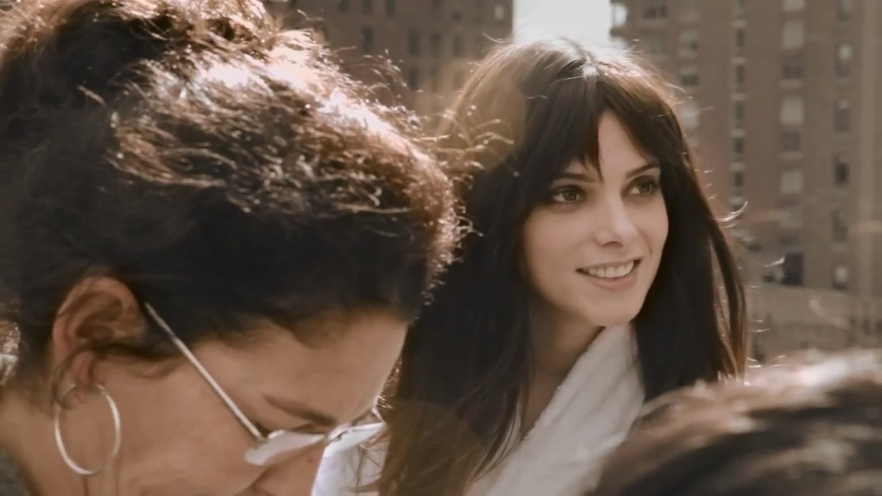 Ashley-Greene-dot-nl_BehindTheScenesDKNY0005.jpg