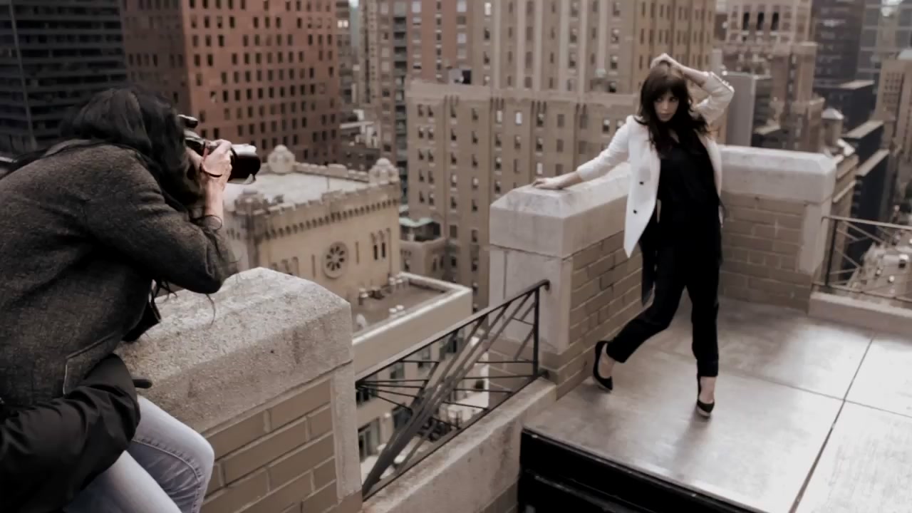 Ashley-Greene-dot-nl_BehindTheScenesDKNY0030.jpg