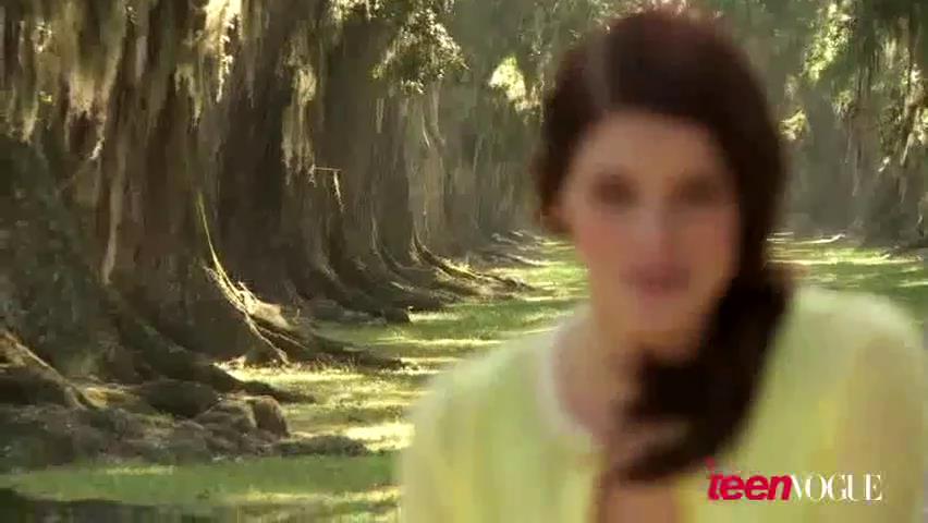 ashleygreene_dot_nl--TeenVouge2011BTS00004.jpg