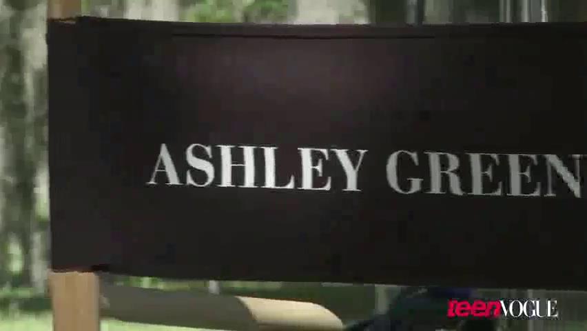 ashleygreene_dot_nl--TeenVouge2011BTS00008.jpg