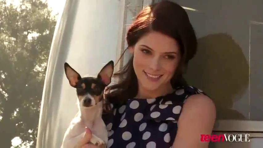 ashleygreene_dot_nl--TeenVouge2011BTS00049.jpg