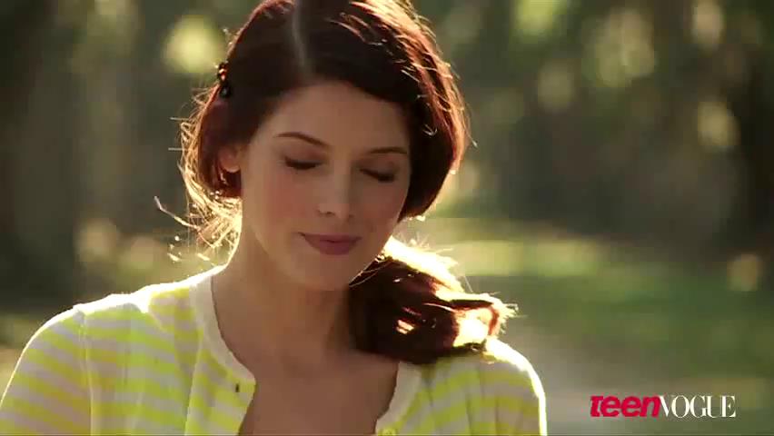 ashleygreene_dot_nl--TeenVouge2011BTS00115.jpg