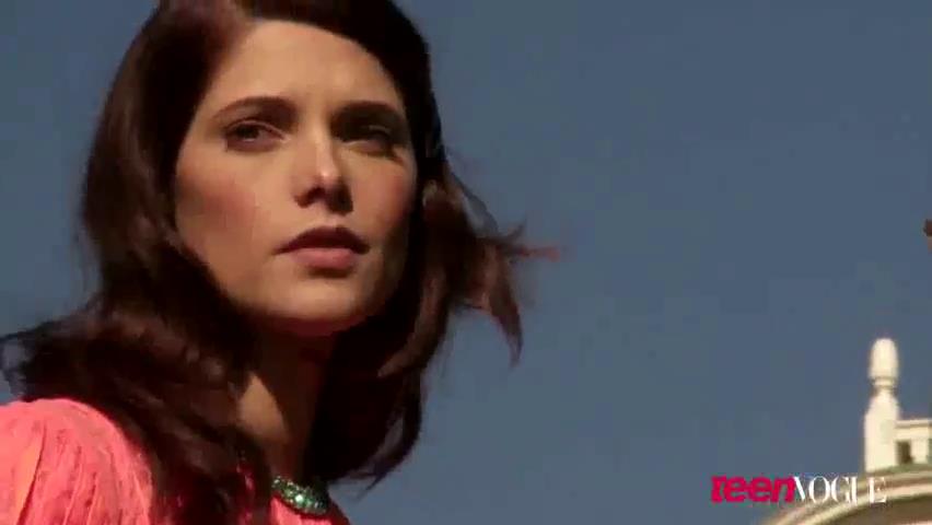 ashleygreene_dot_nl--TeenVouge2011BTS00134.jpg