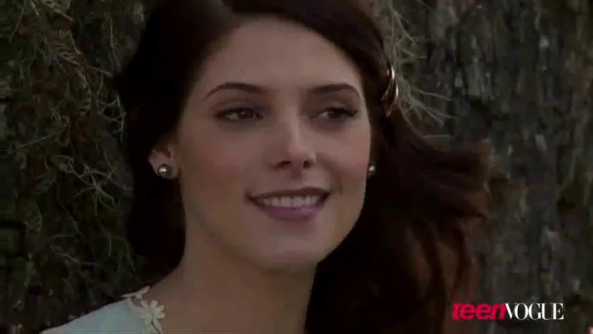 ashleygreene_dot_nl--TeenVouge2011BTS00155.jpg