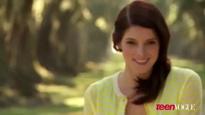 ashleygreene_dot_nl--TeenVouge2011BTS00090.jpg