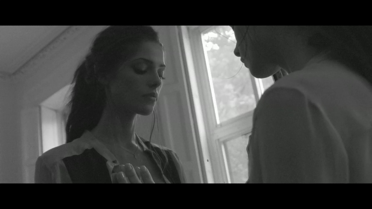Ashley-Greene-dot-nl_2012Esquire-2-0110.jpg