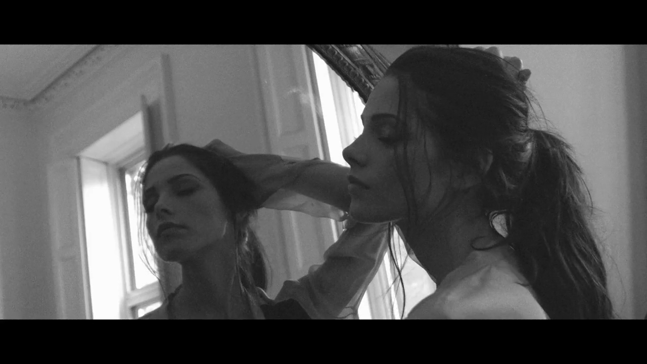 Ashley-Greene-dot-nl_2012Esquire-2-0121.jpg