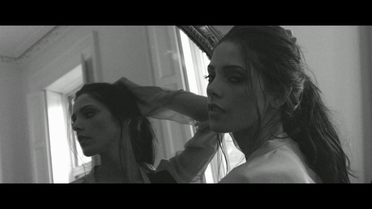 Ashley-Greene-dot-nl_2012Esquire-2-0123.jpg
