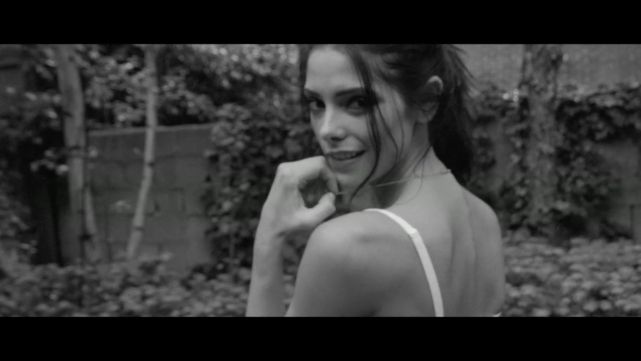 Ashley-Greene-dot-nl_2012Esquire-2-0142.jpg